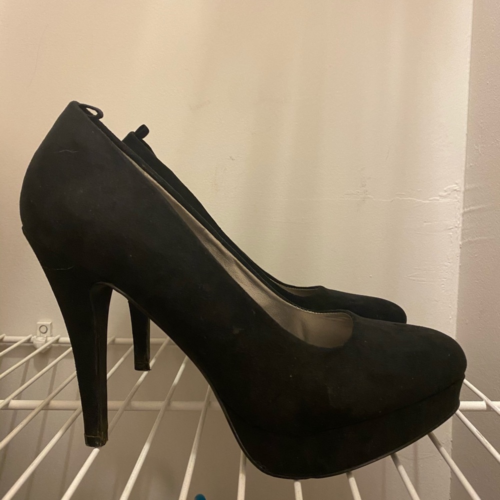 Black Maurices pumps